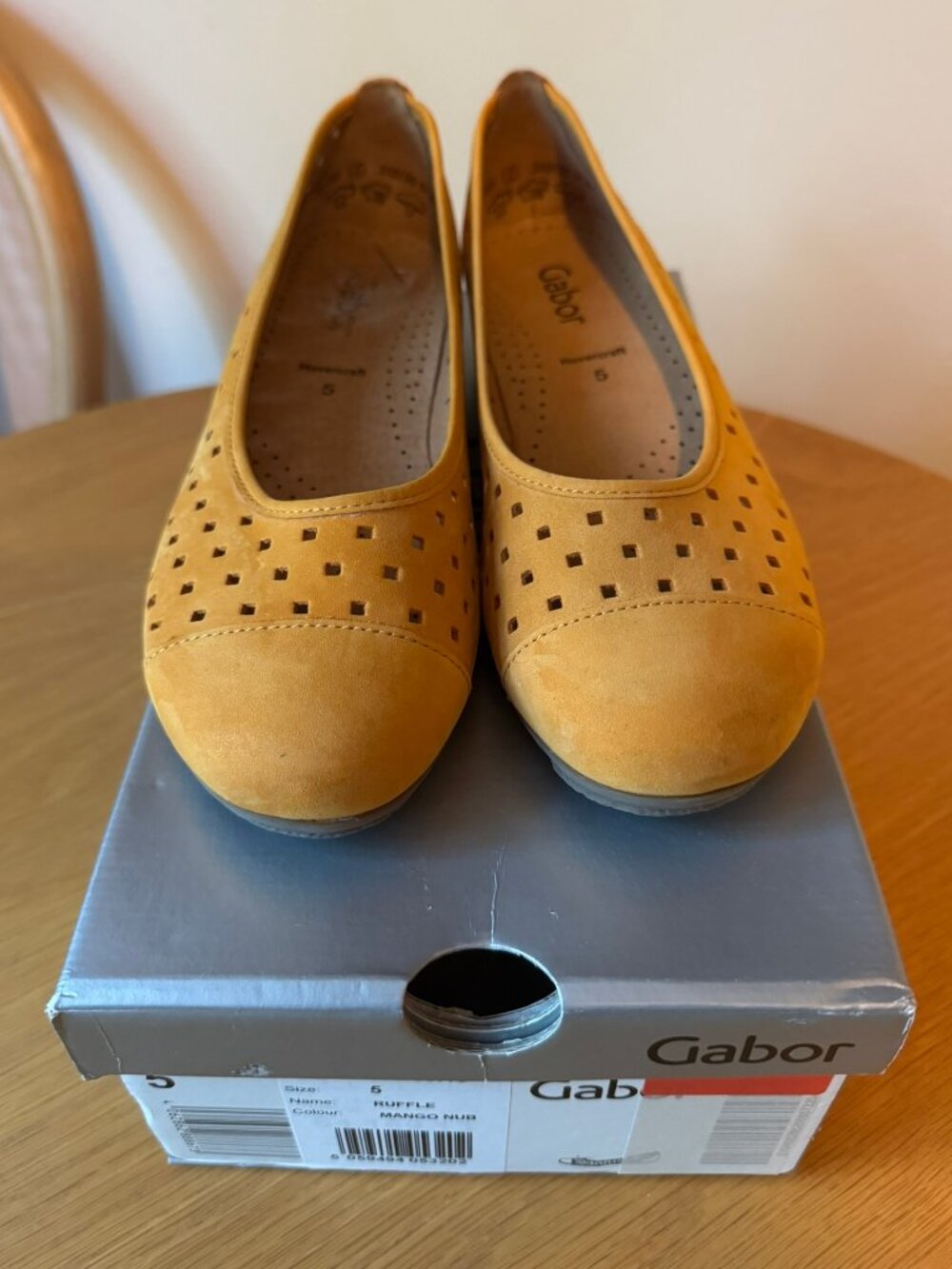 Gabor Ruffle Mango yellow Nubuck UK size 5, US size 7.5-8 ballet flats ballerina